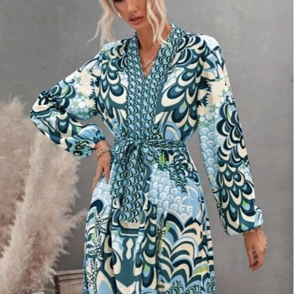 DRESS GRAPHIC PRINT WITH A BELT - Picture 6 of 10